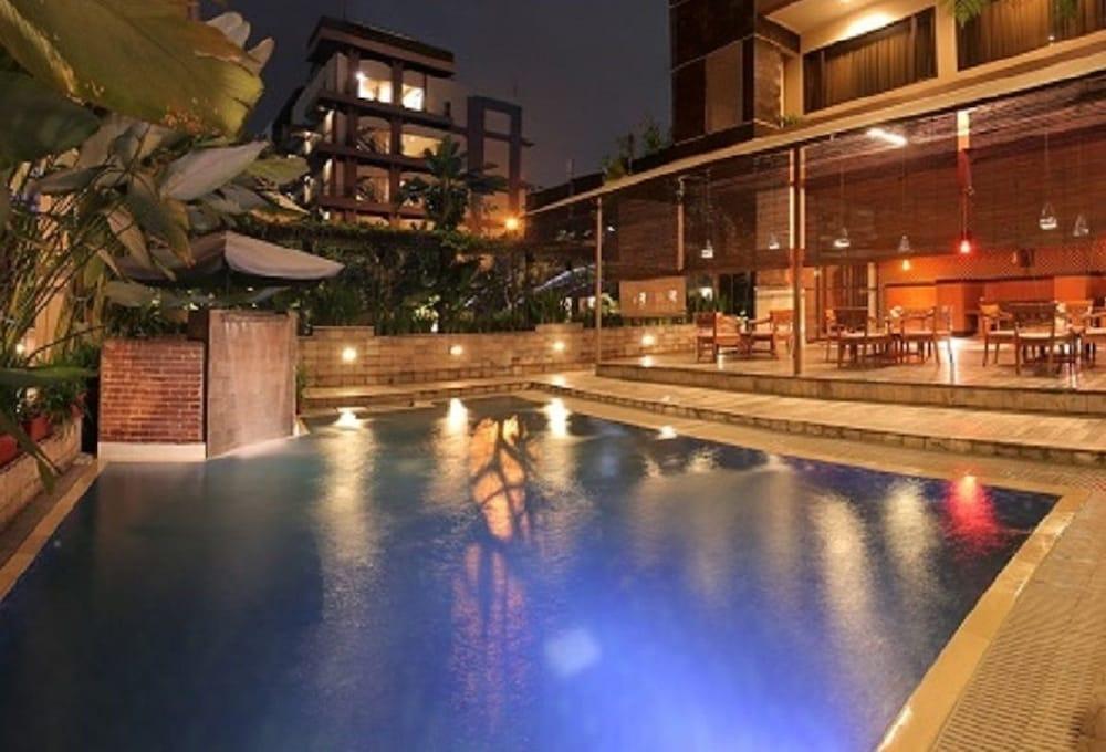 Bali World Hotel Bandung